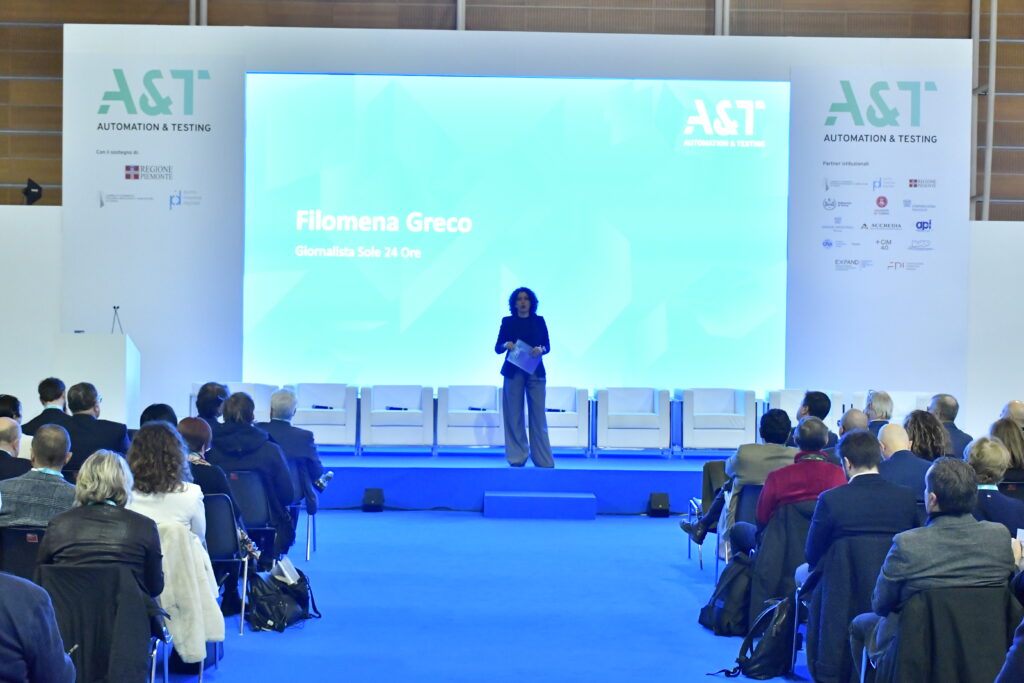 Filomena Greco del Sole 24 Ore sul palco della Fiera A&T all'Oval Lingotto.