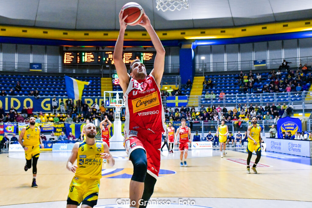 De Laurentiis, Basket Pesaro, in sospensione durante la partita di serie A2 LNP contro Reale Mutua Torino